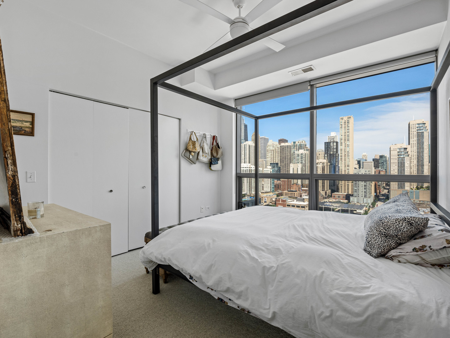 303 W OHIO Street Unit: 2202