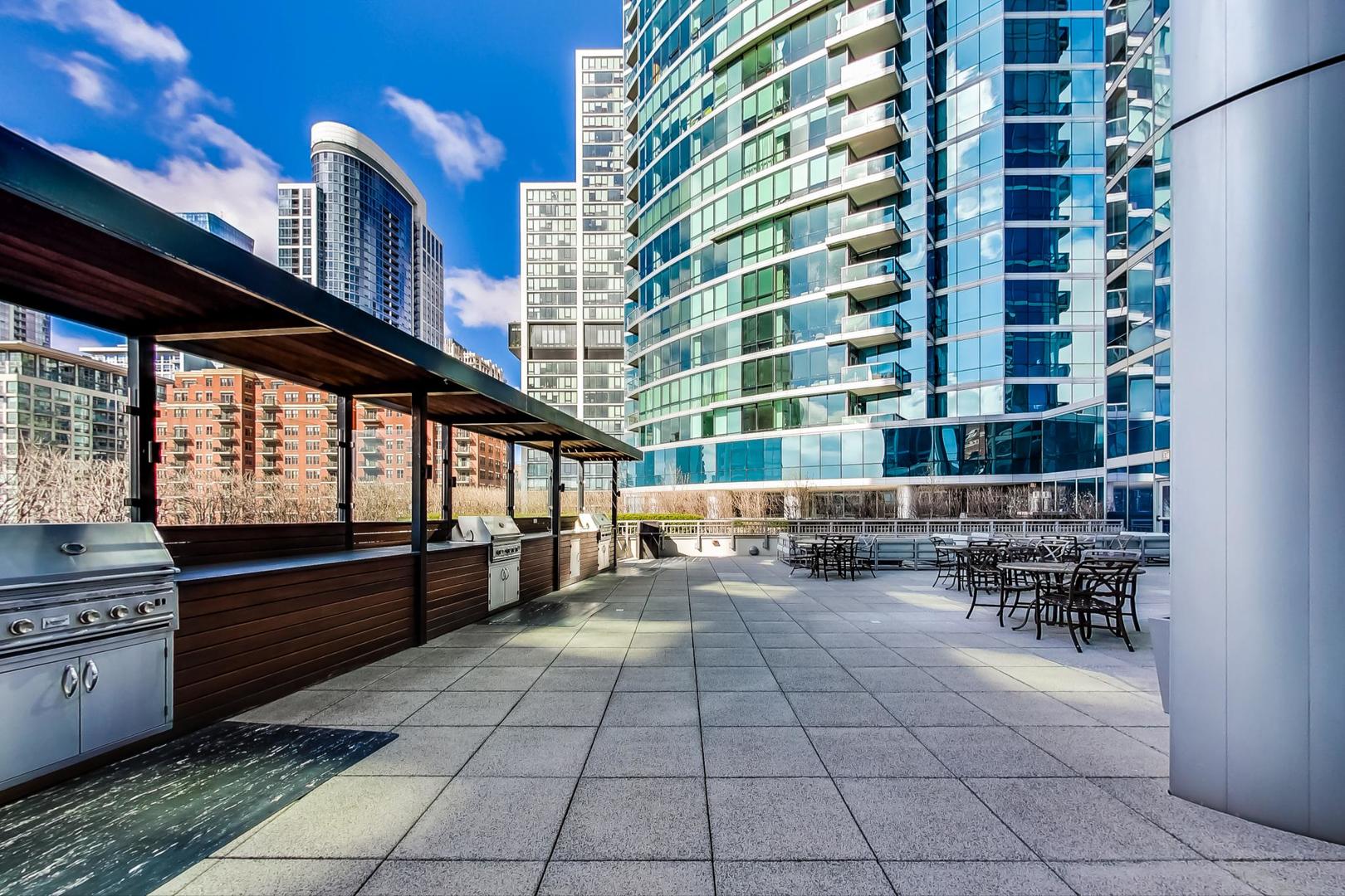 1211 S Prairie Avenue Unit: 2003