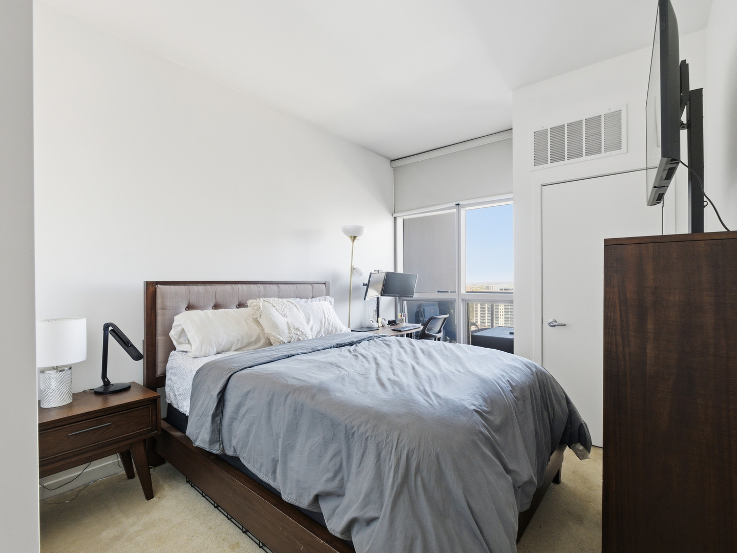 303 W OHIO Street Unit: 2201