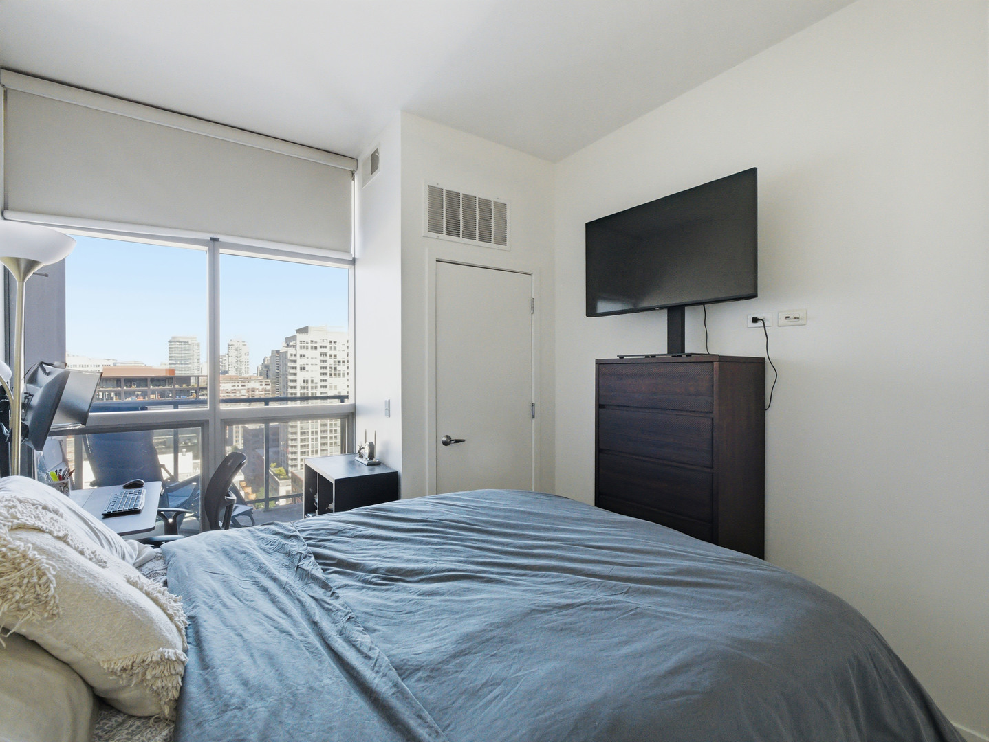303 W OHIO Street Unit: 2201