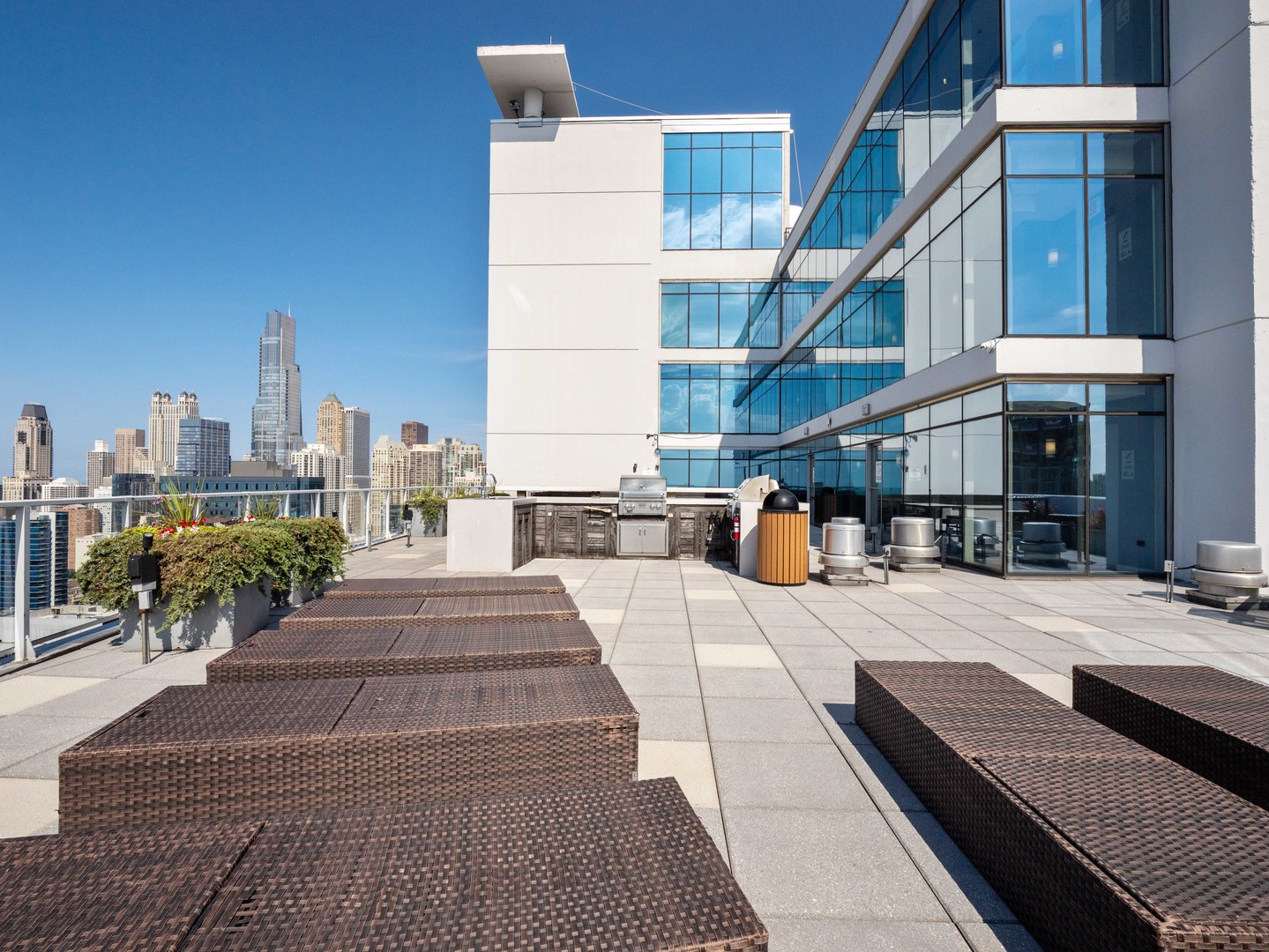 303 W OHIO Street Unit: 2201