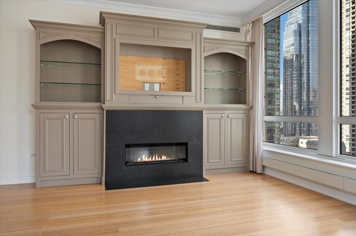 55 E ERIE Street Unit: 1903