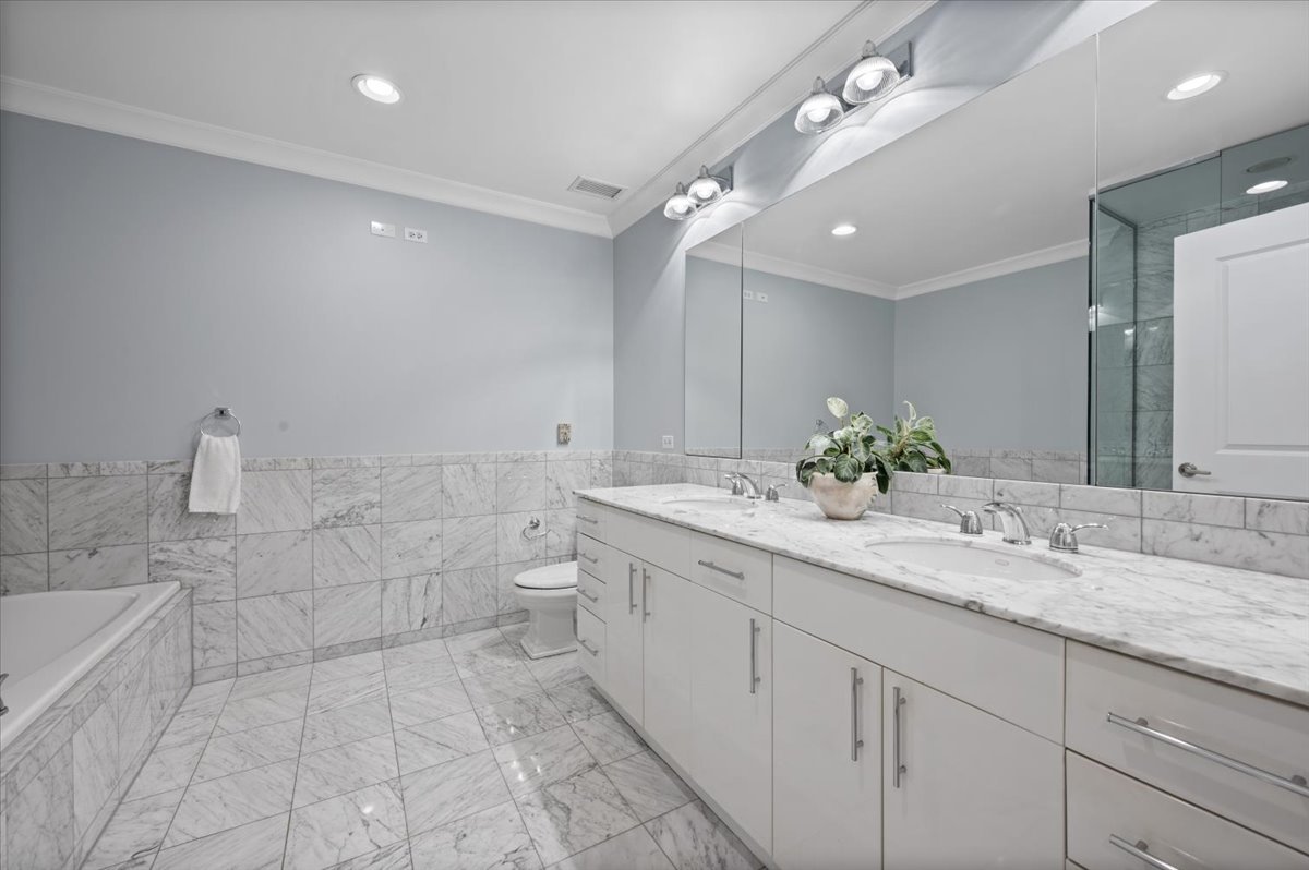 55 E ERIE Street Unit: 1903