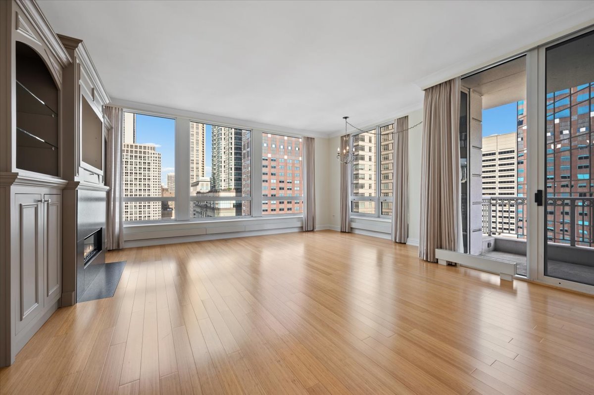 55 E ERIE Street Unit: 1903
