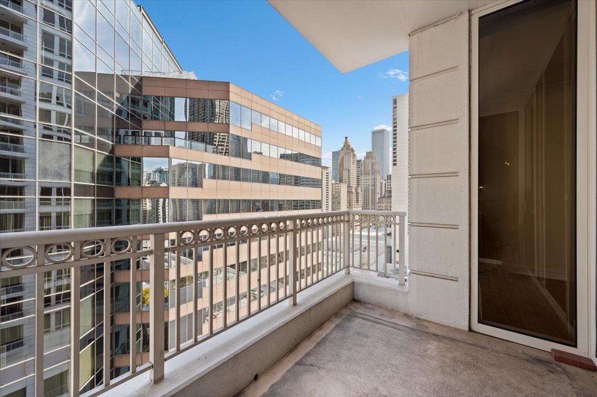 55 E ERIE Street Unit: 1903