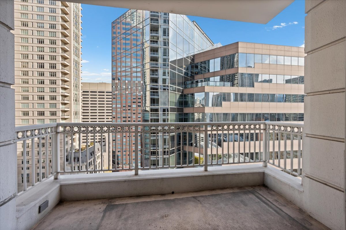 55 E ERIE Street Unit: 1903