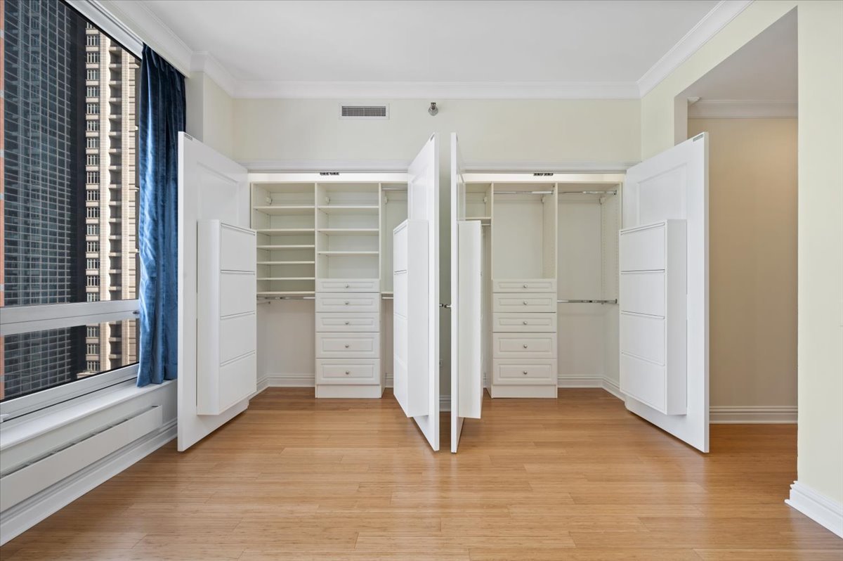 55 E ERIE Street Unit: 1903