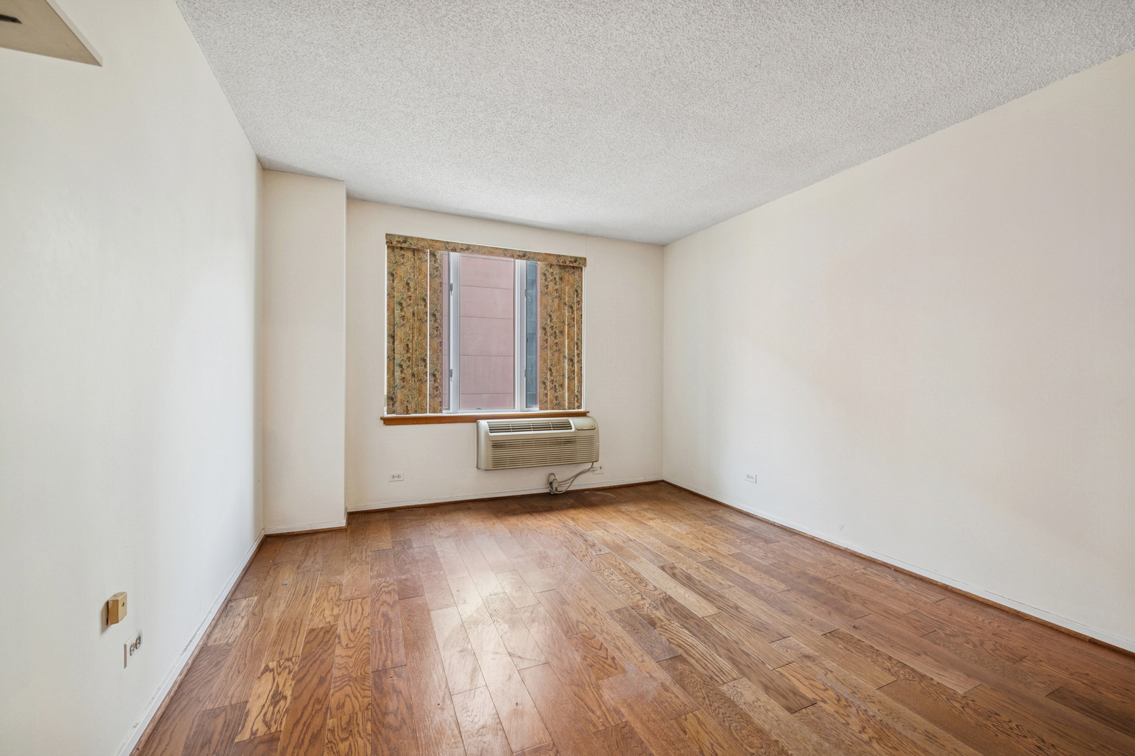 801 S Plymouth Avenue Unit: 415
