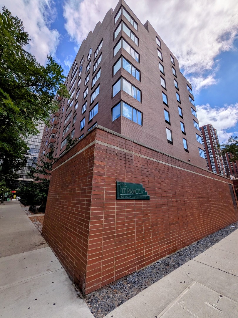 801 S Plymouth Avenue Unit: 415