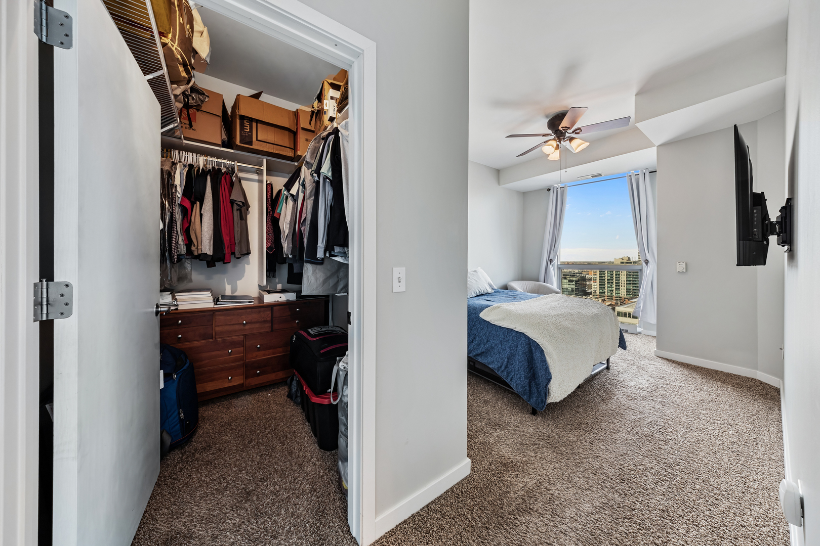 303 W OHIO Street Unit: 2008