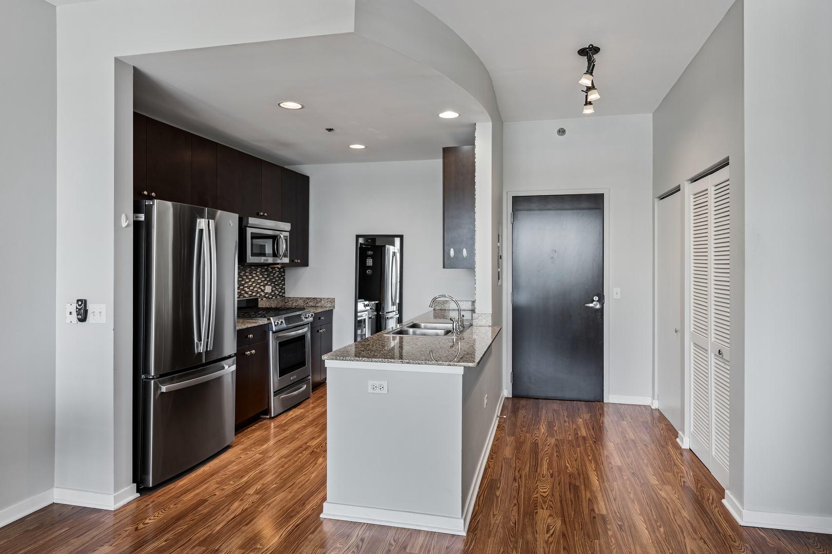 303 W OHIO Street Unit: 2008