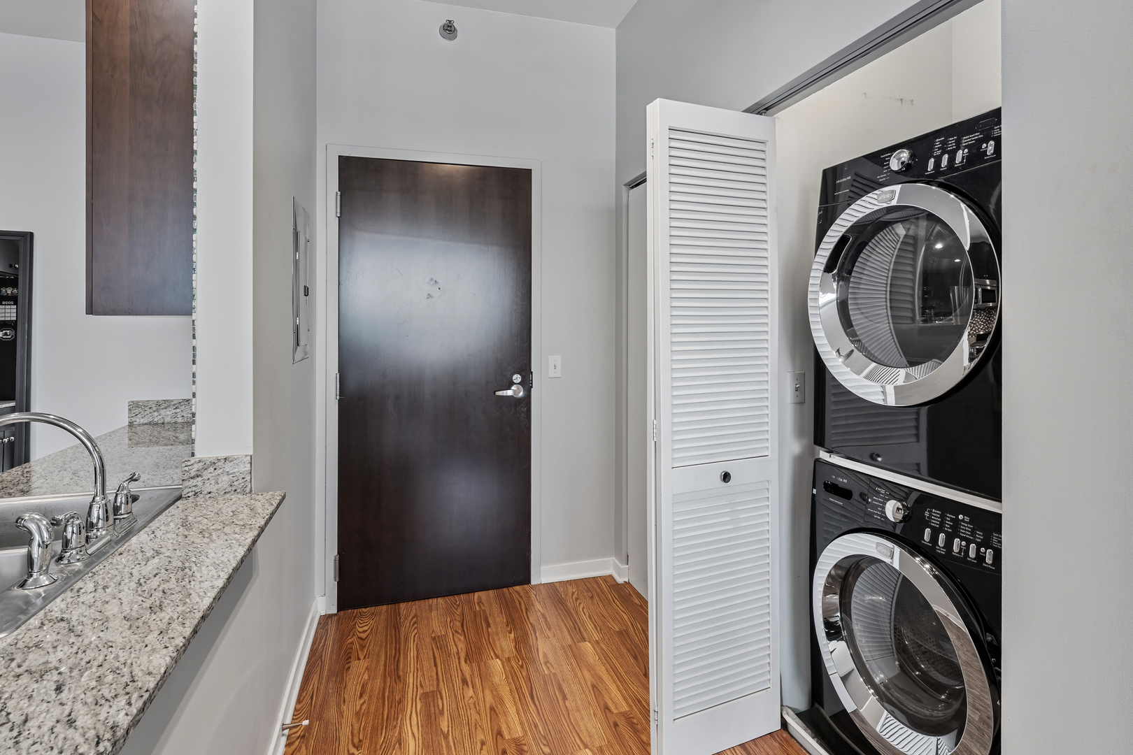 303 W OHIO Street Unit: 2008