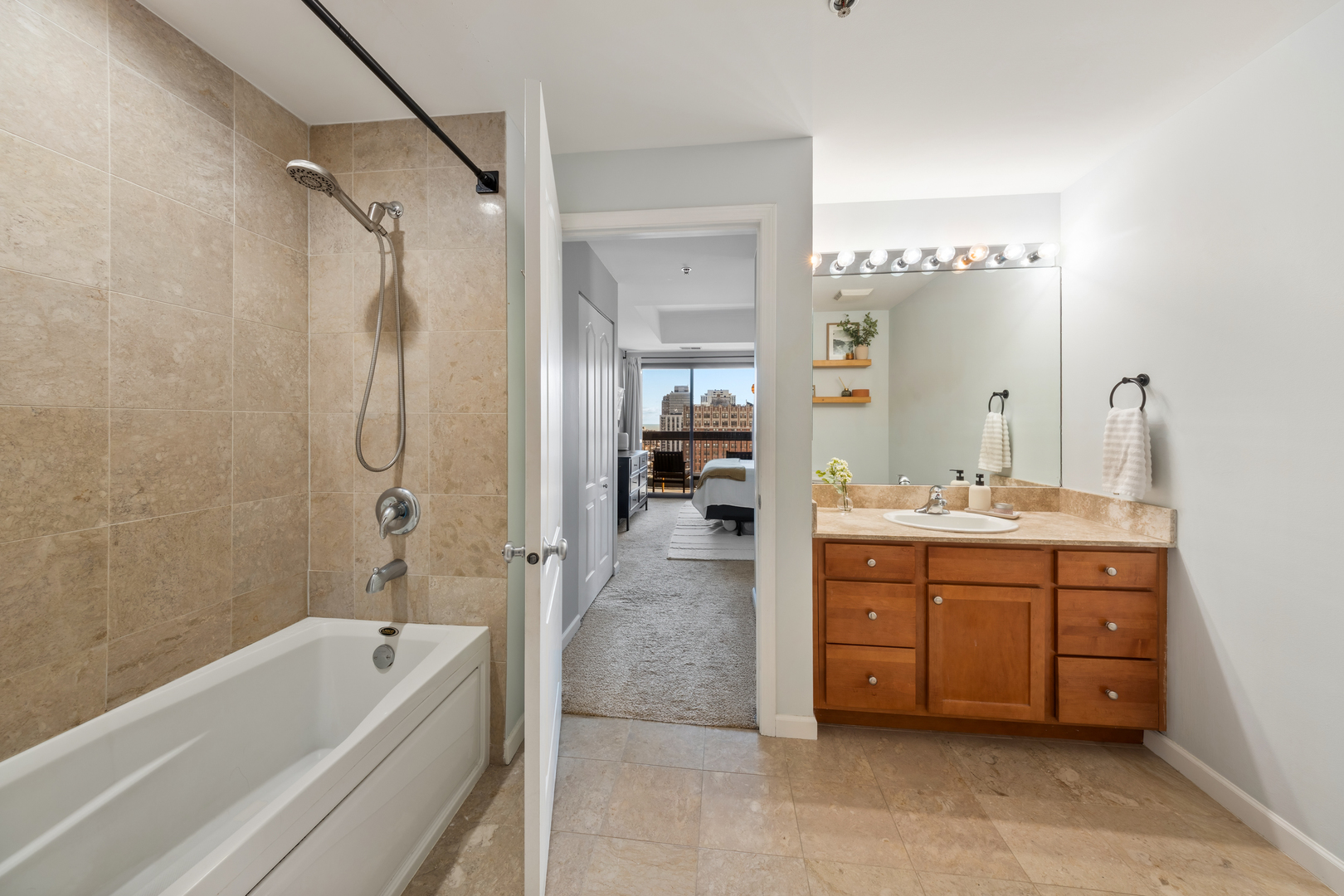 1212 N Wells Street Unit: 1602