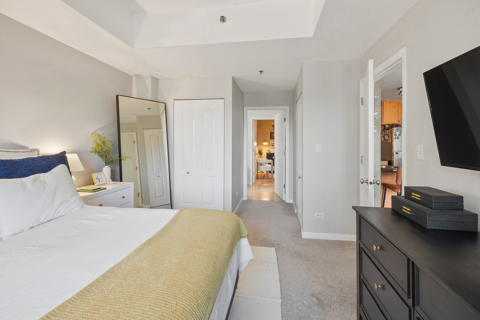 1212 N Wells Street Unit: 1602