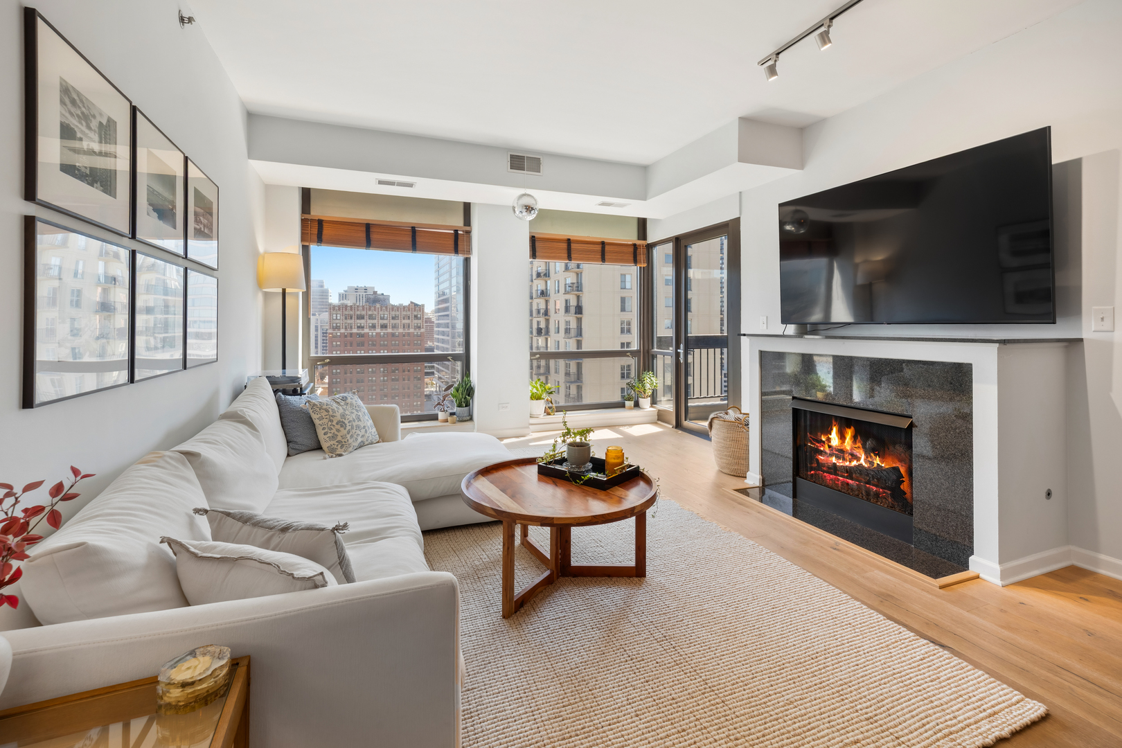 1212 N Wells Street Unit: 1602