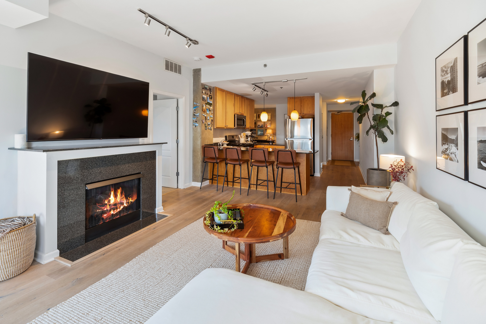 1212 N Wells Street Unit: 1602