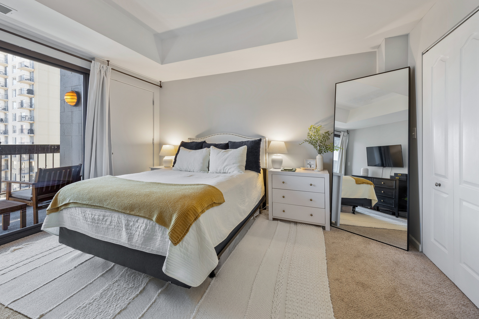 1212 N Wells Street Unit: 1602