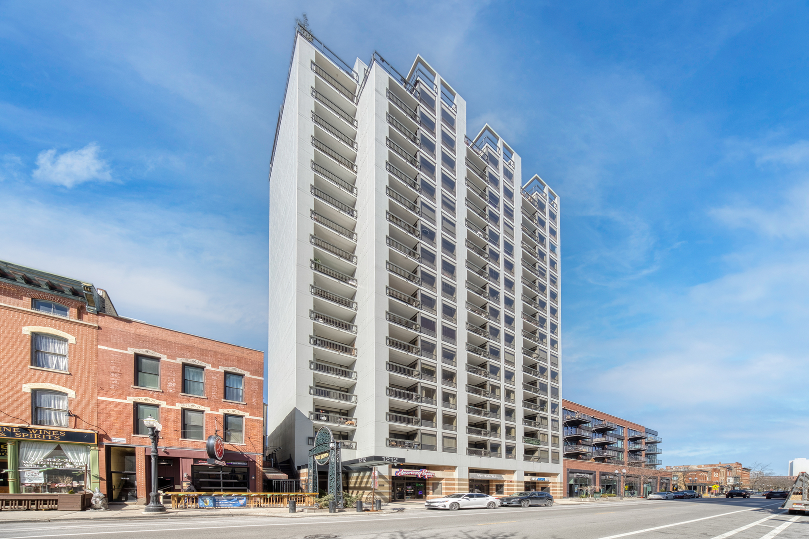 1212 N Wells Street Unit: 1602