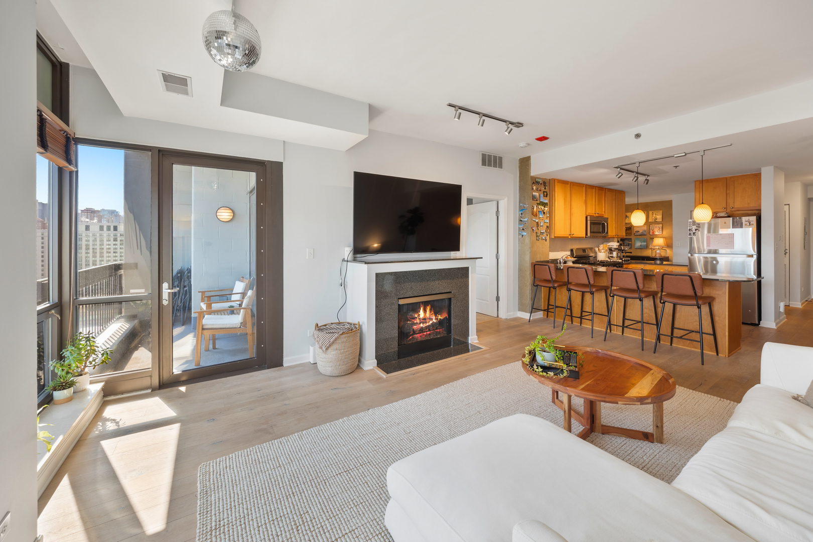 1212 N Wells Street Unit: 1602