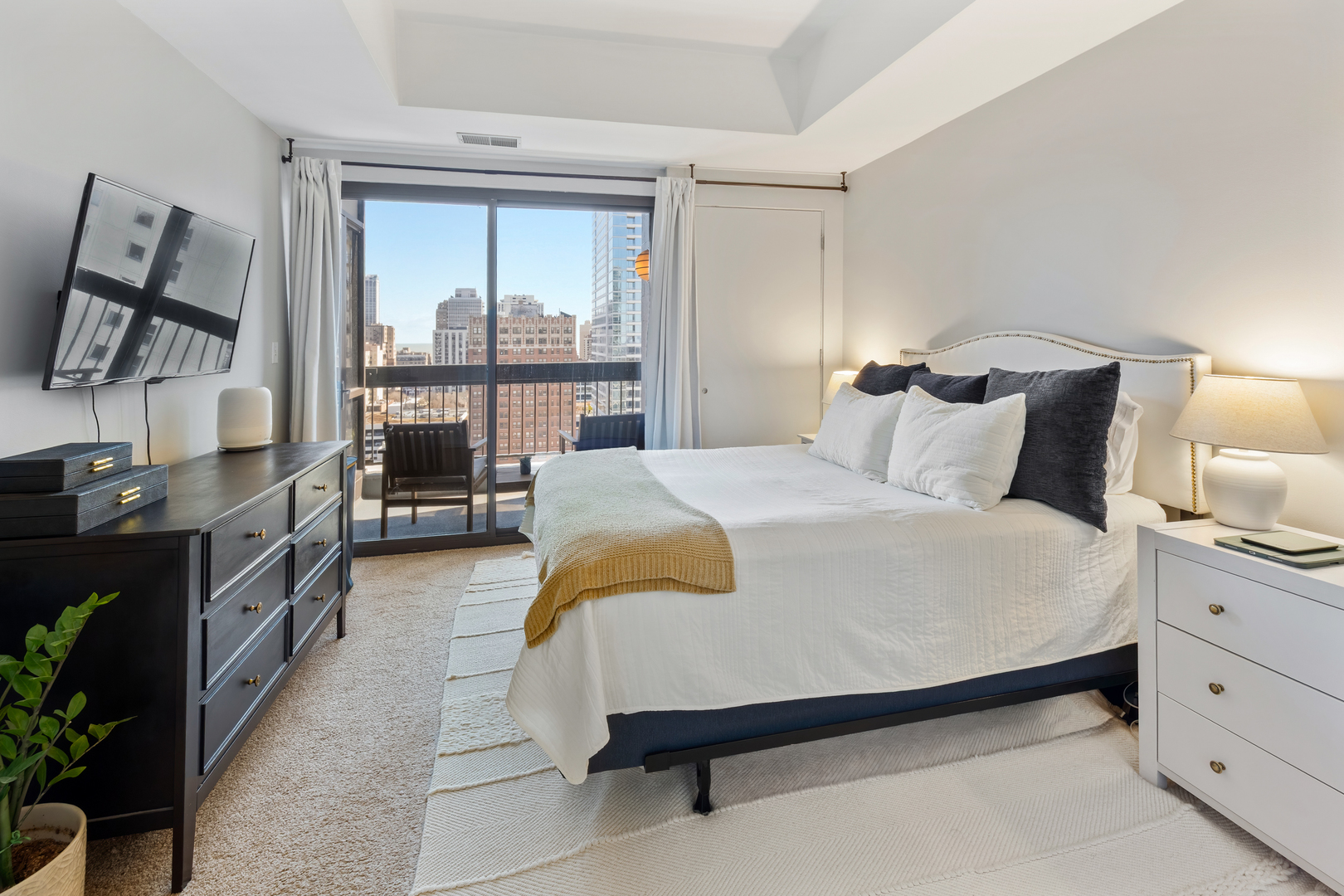 1212 N Wells Street Unit: 1602
