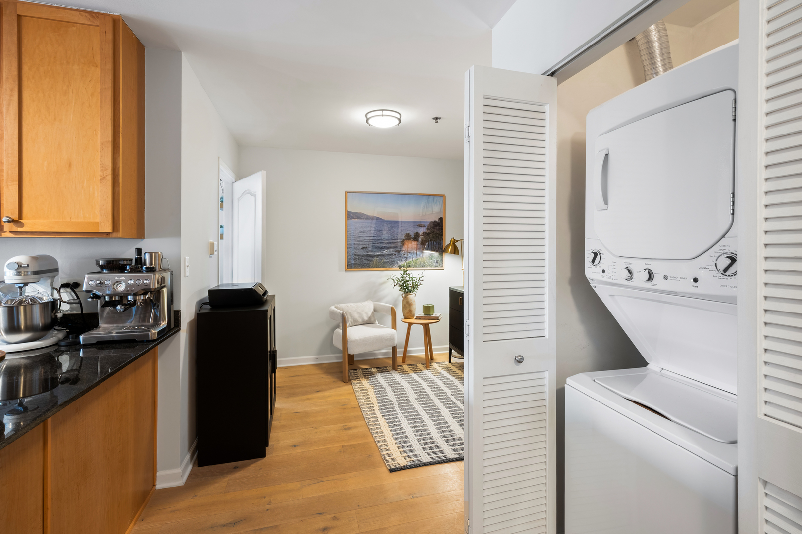 1212 N Wells Street Unit: 1602