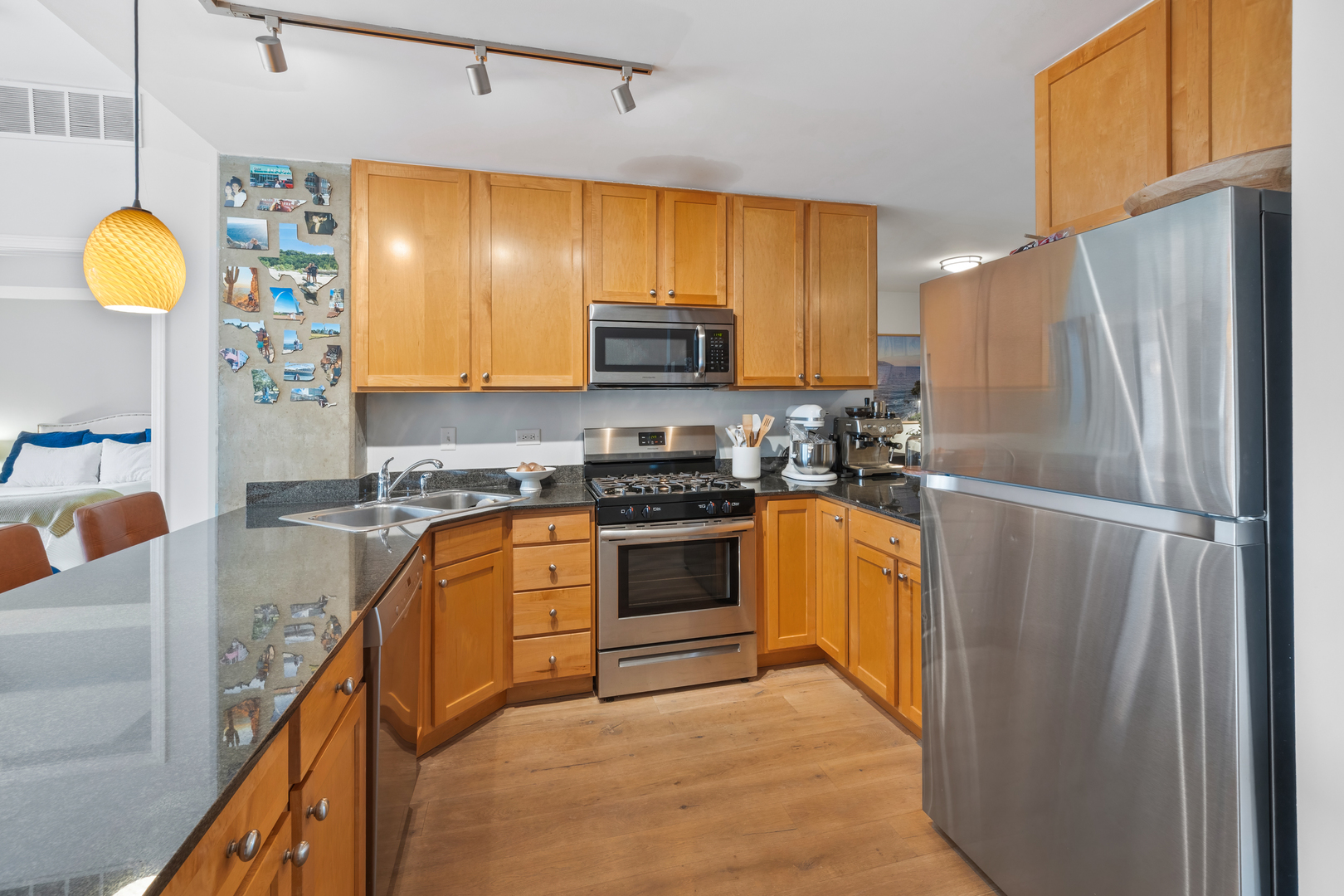 1212 N Wells Street Unit: 1602