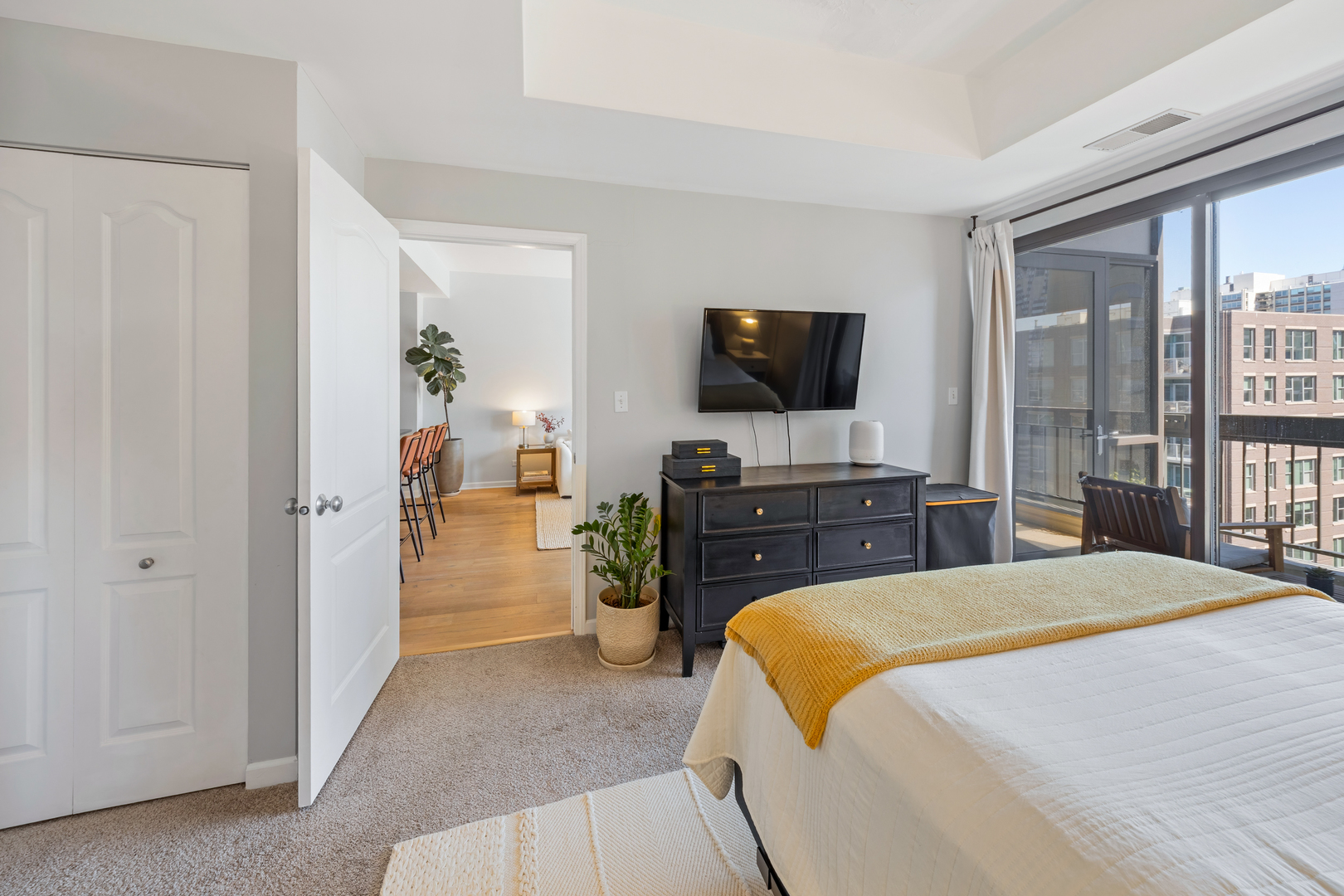 1212 N Wells Street Unit: 1602