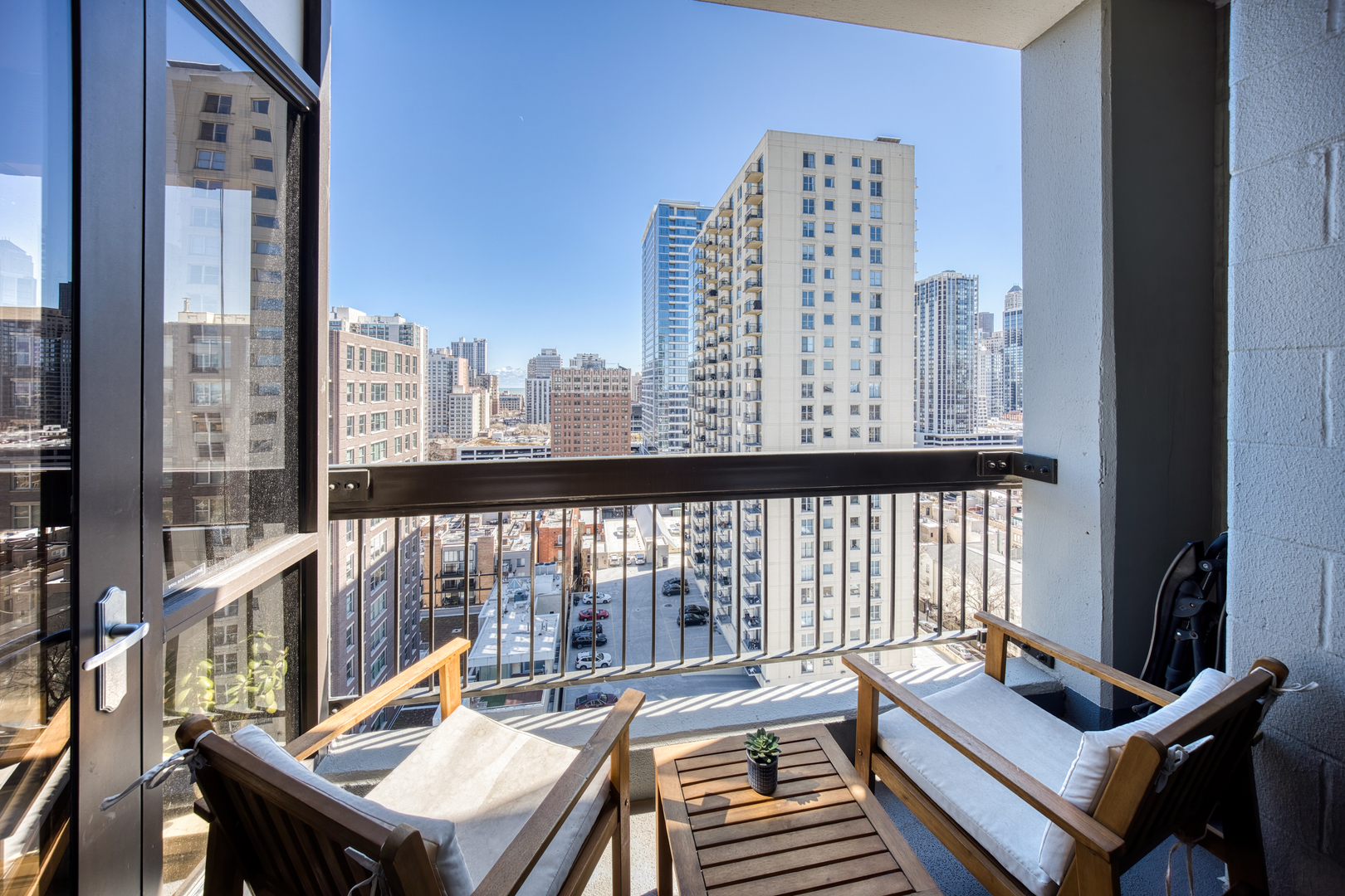 1212 N Wells Street Unit: 1602