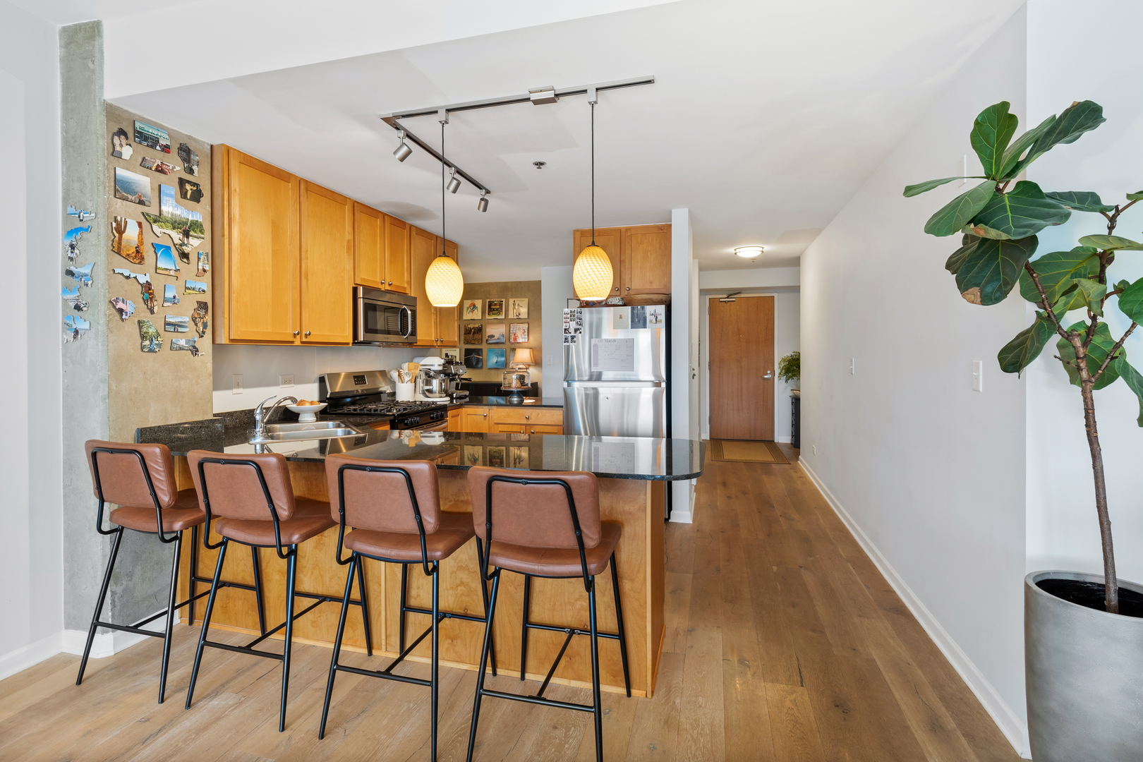 1212 N Wells Street Unit: 1602
