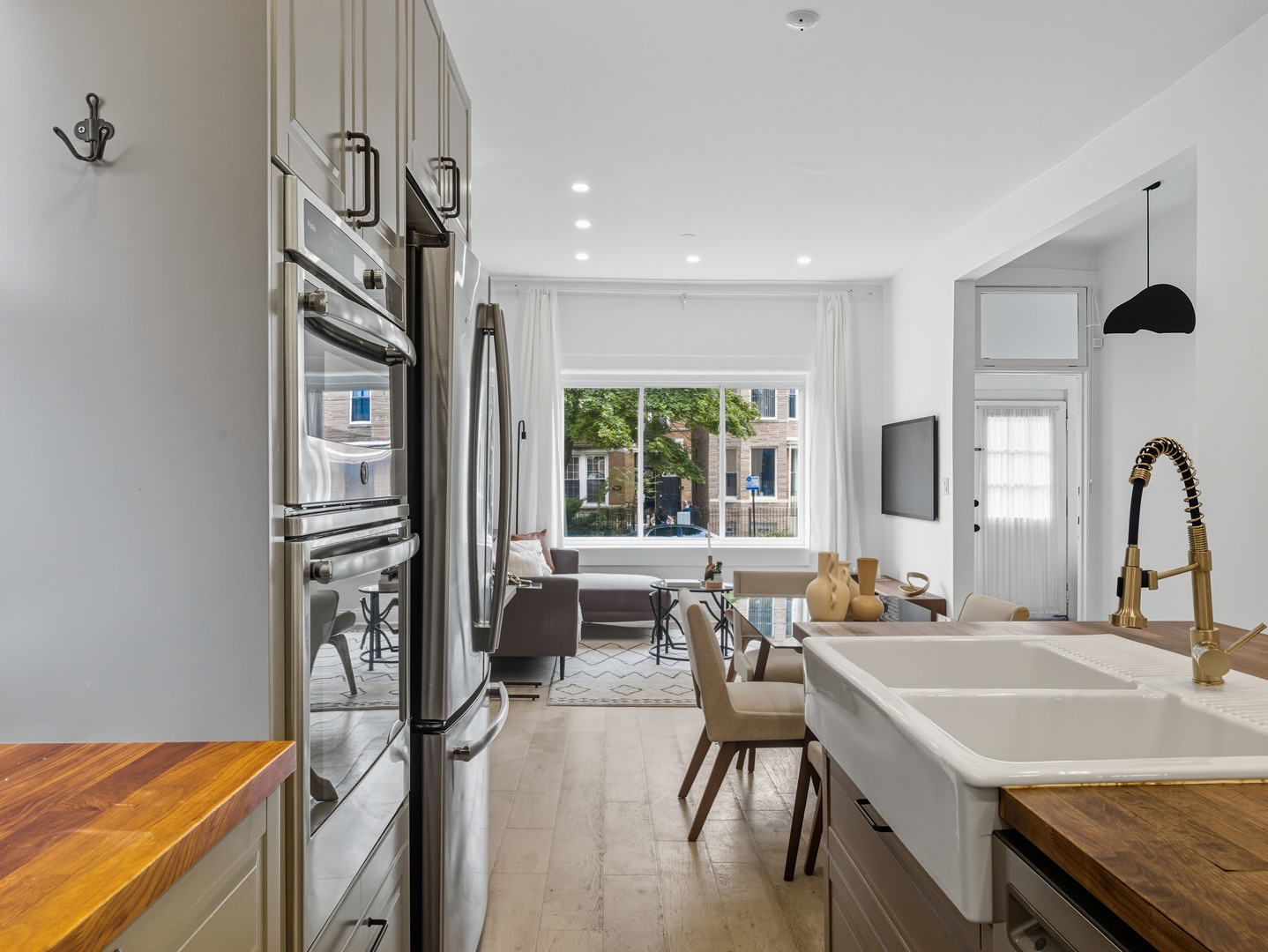 3306 W Le Moyne Street