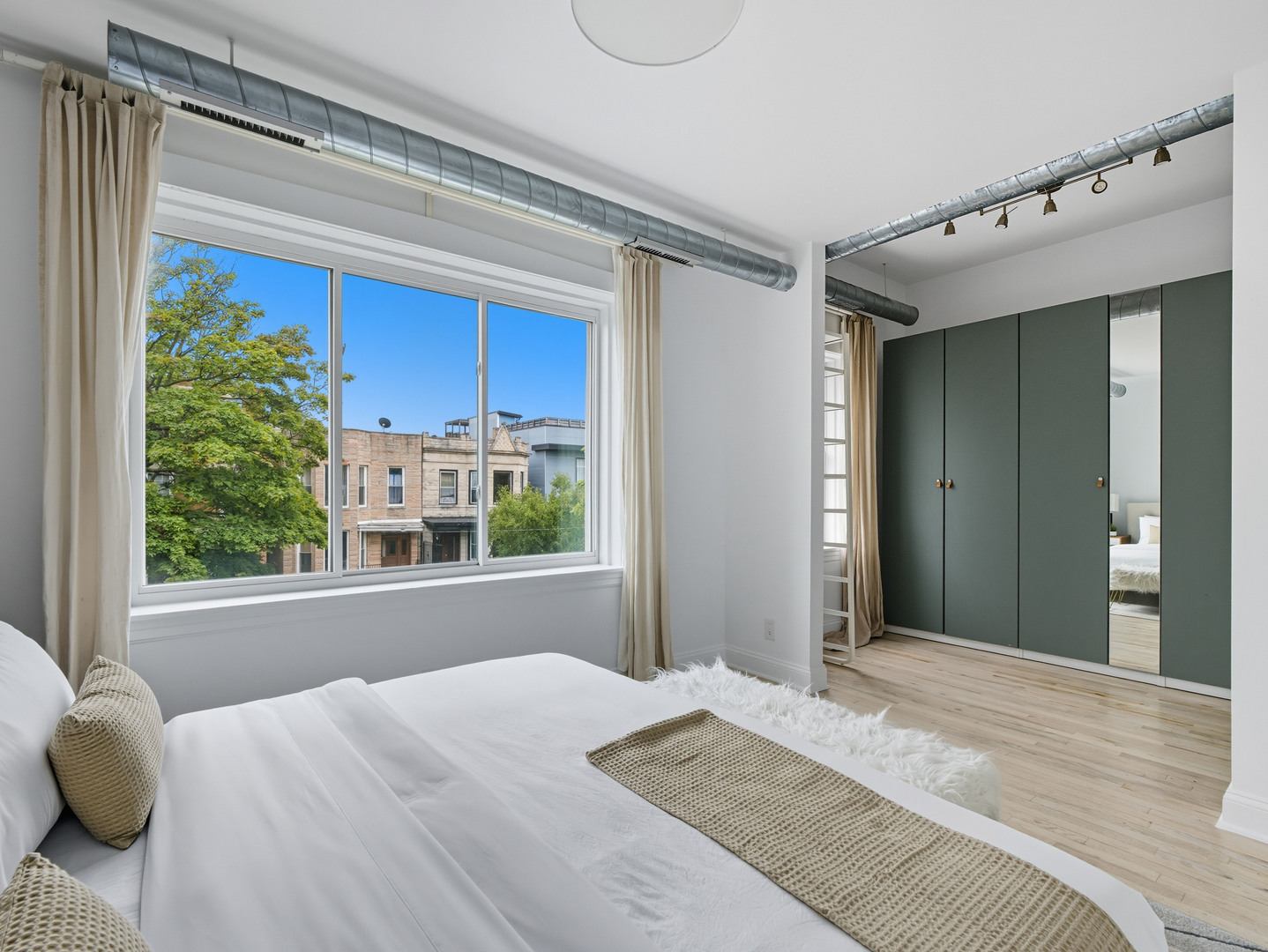 3306 W Le Moyne Street