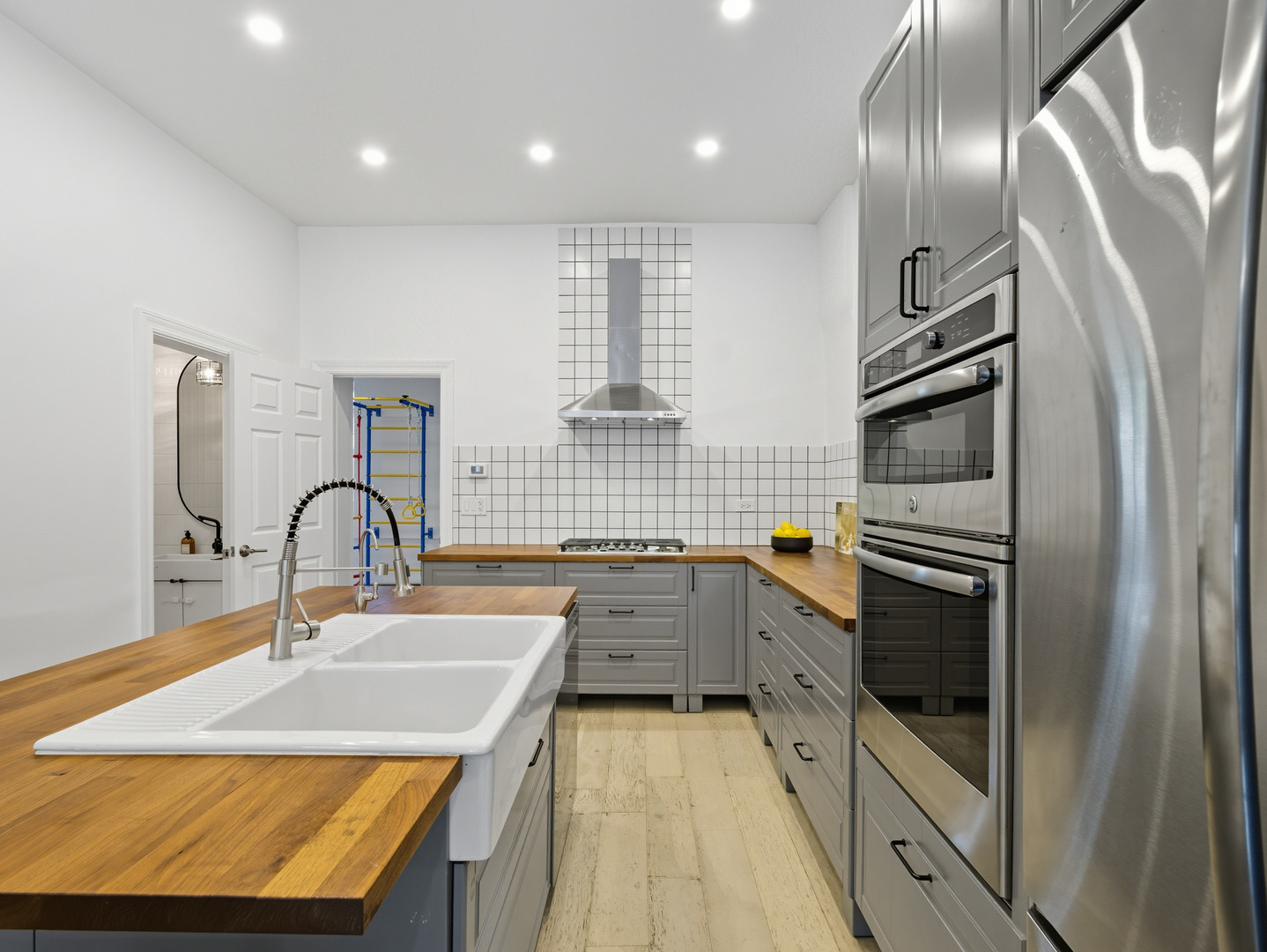 3306 W Le Moyne Street