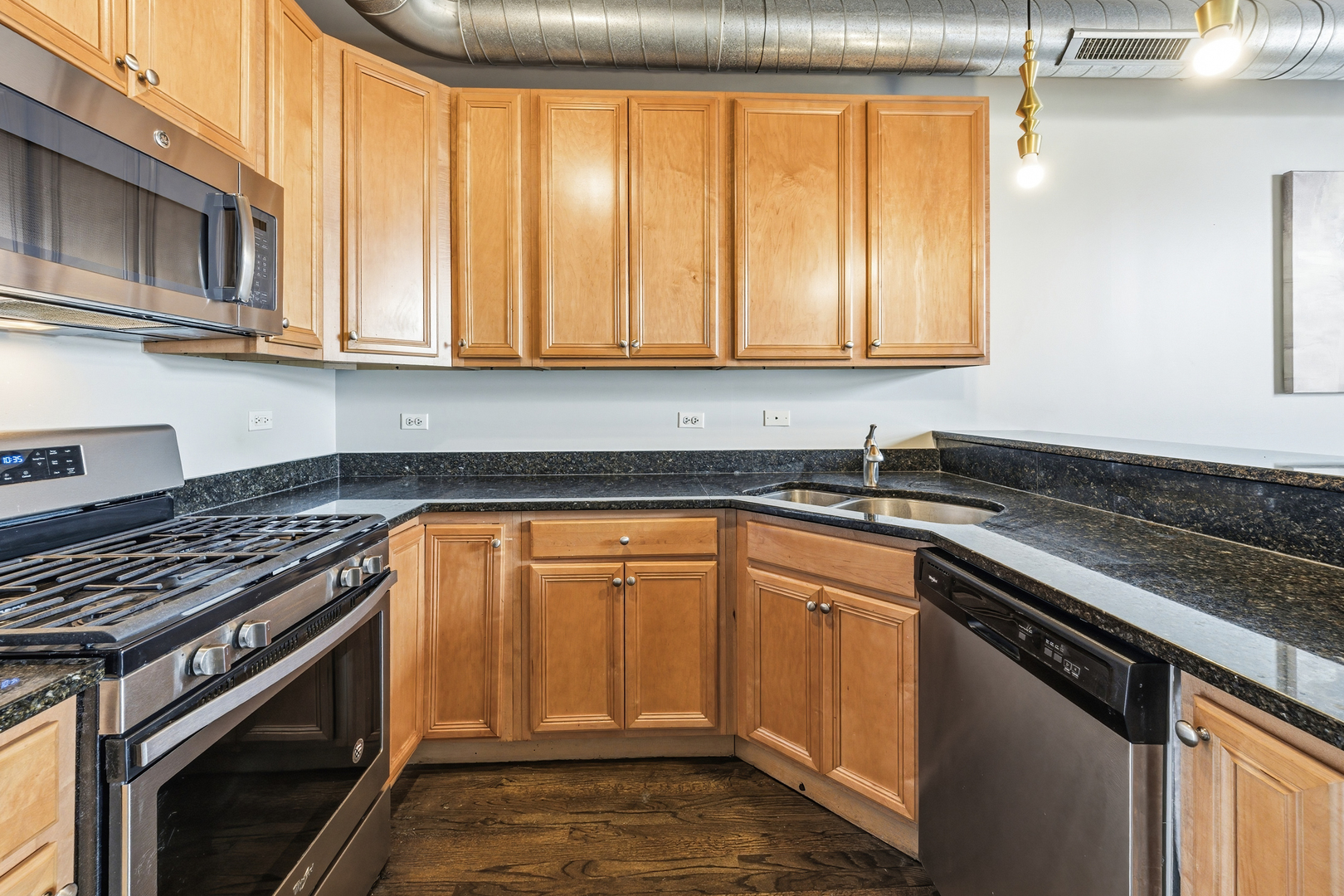 500 N DAMEN Avenue Unit: 307
