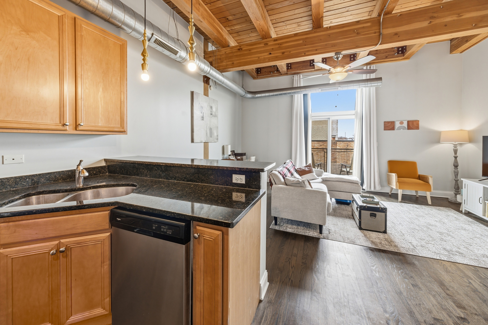 500 N DAMEN Avenue Unit: 307