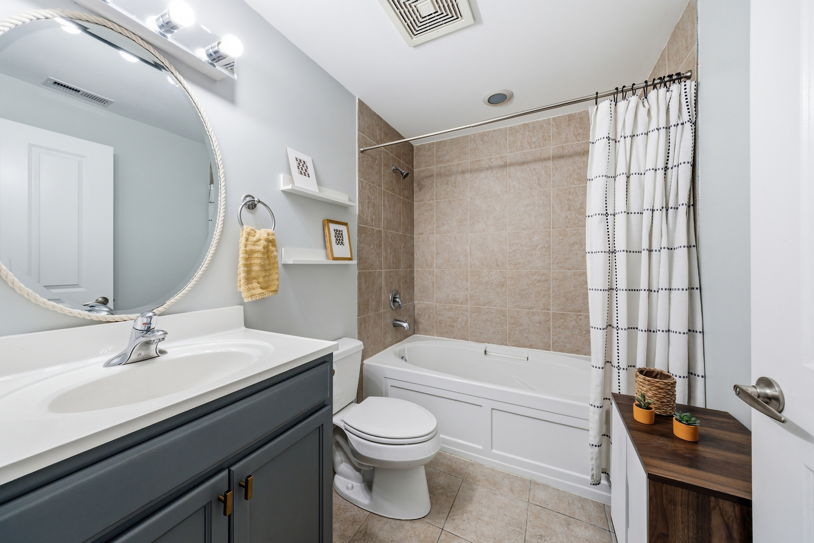 500 N DAMEN Avenue Unit: 307