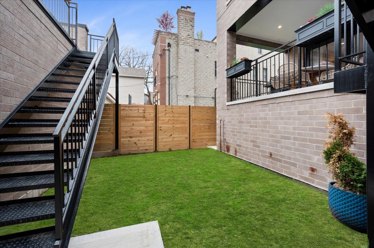 2711 N Dayton Street Unit: 1