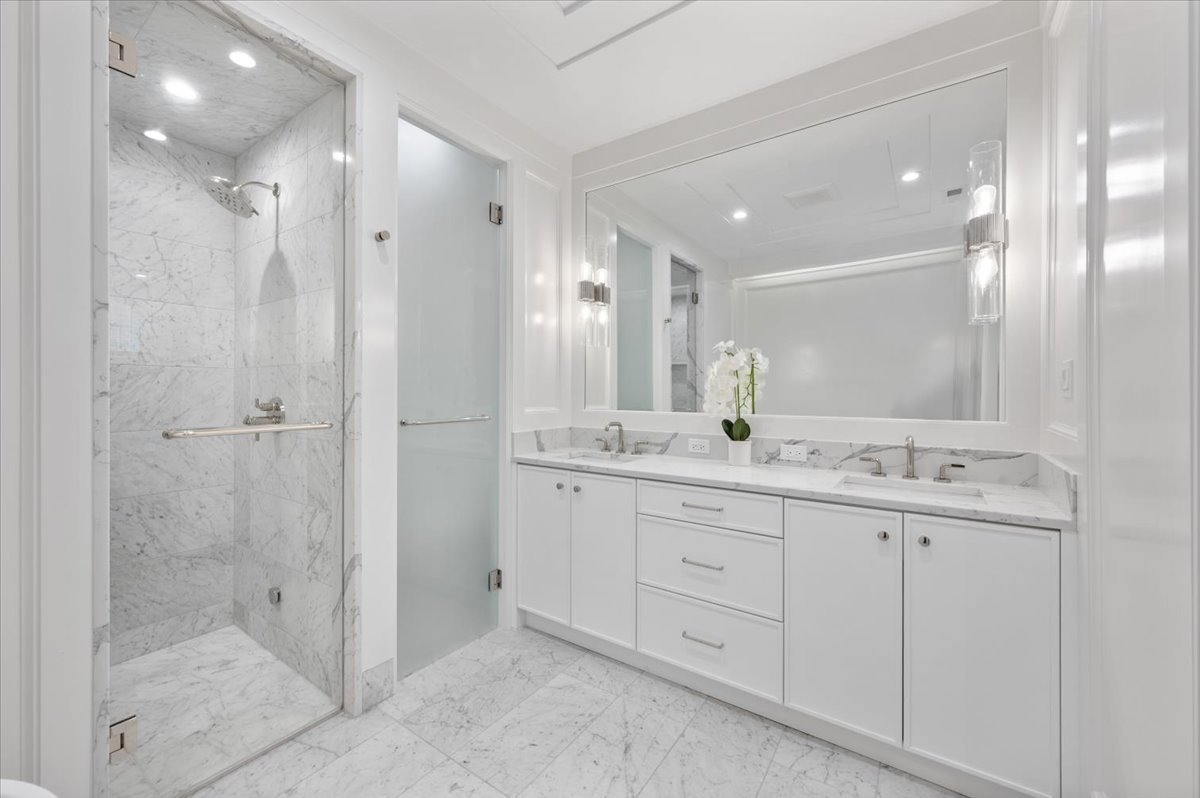 2711 N Dayton Street Unit: 1