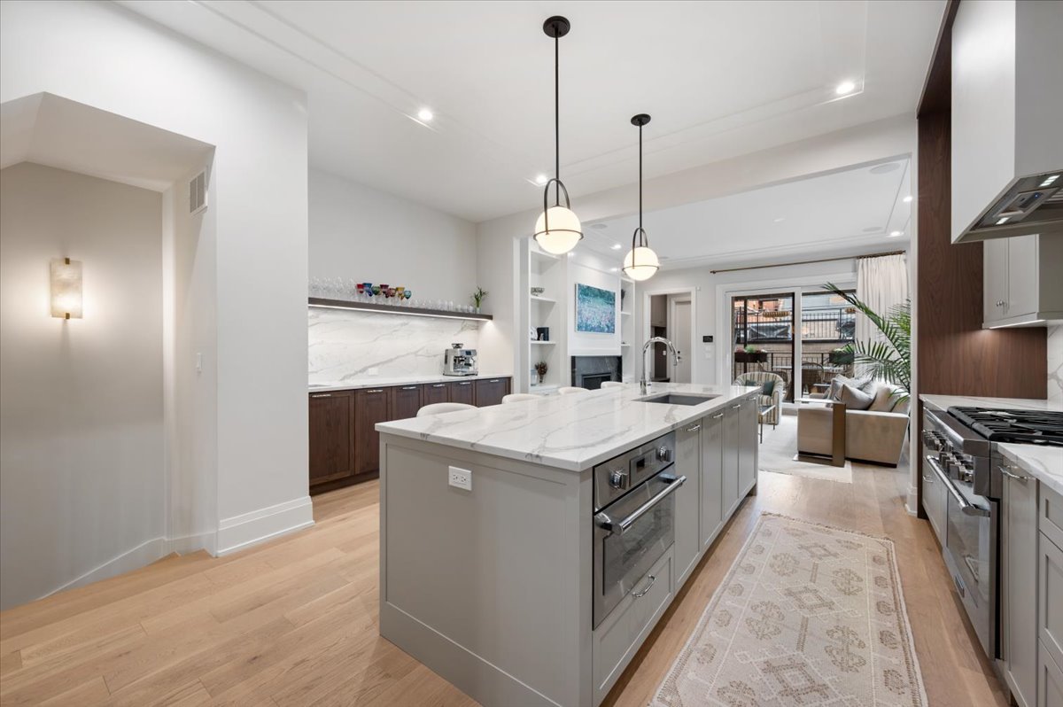 2711 N Dayton Street Unit: 1