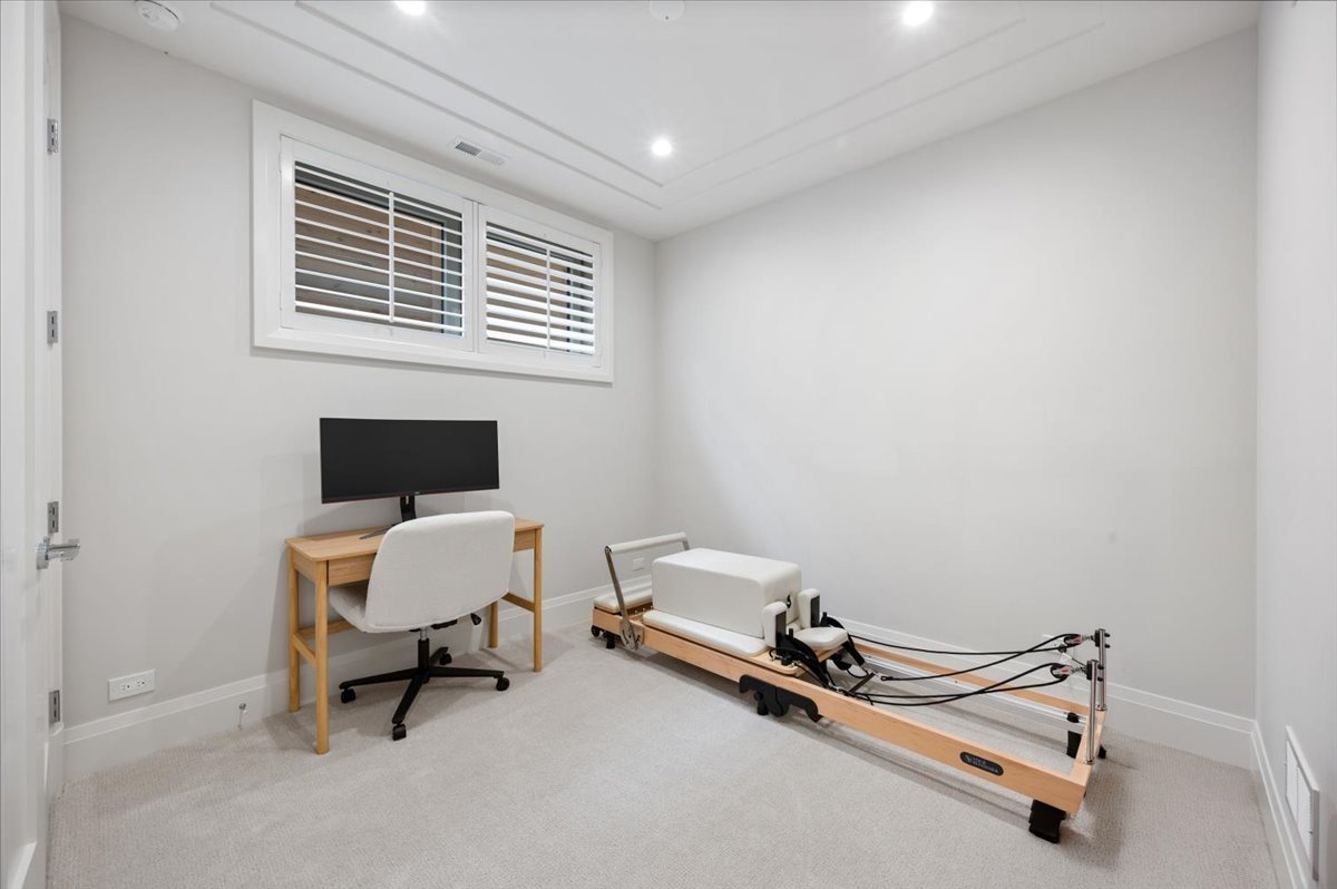2711 N Dayton Street Unit: 1