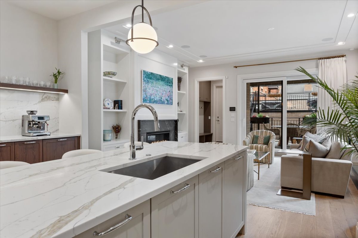 2711 N Dayton Street Unit: 1