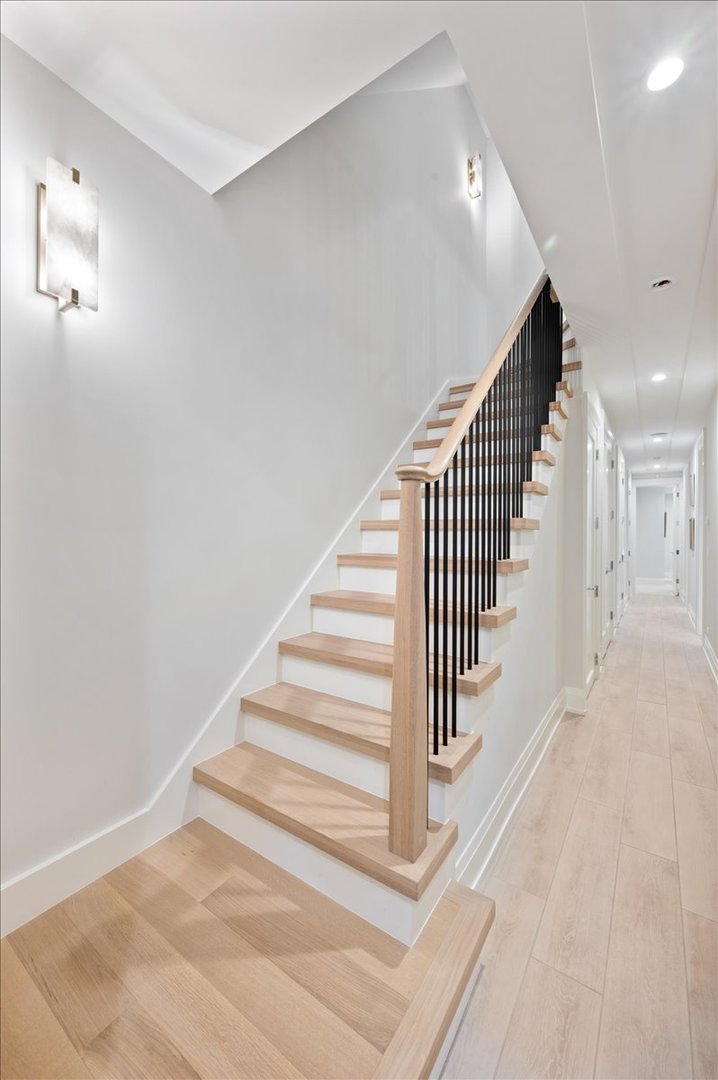 2711 N Dayton Street Unit: 1