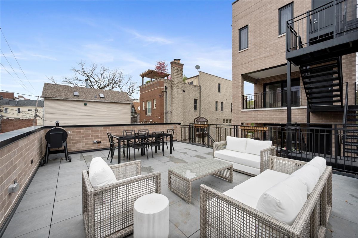 2711 N Dayton Street Unit: 1