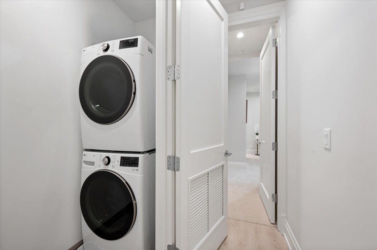 2711 N Dayton Street Unit: 1