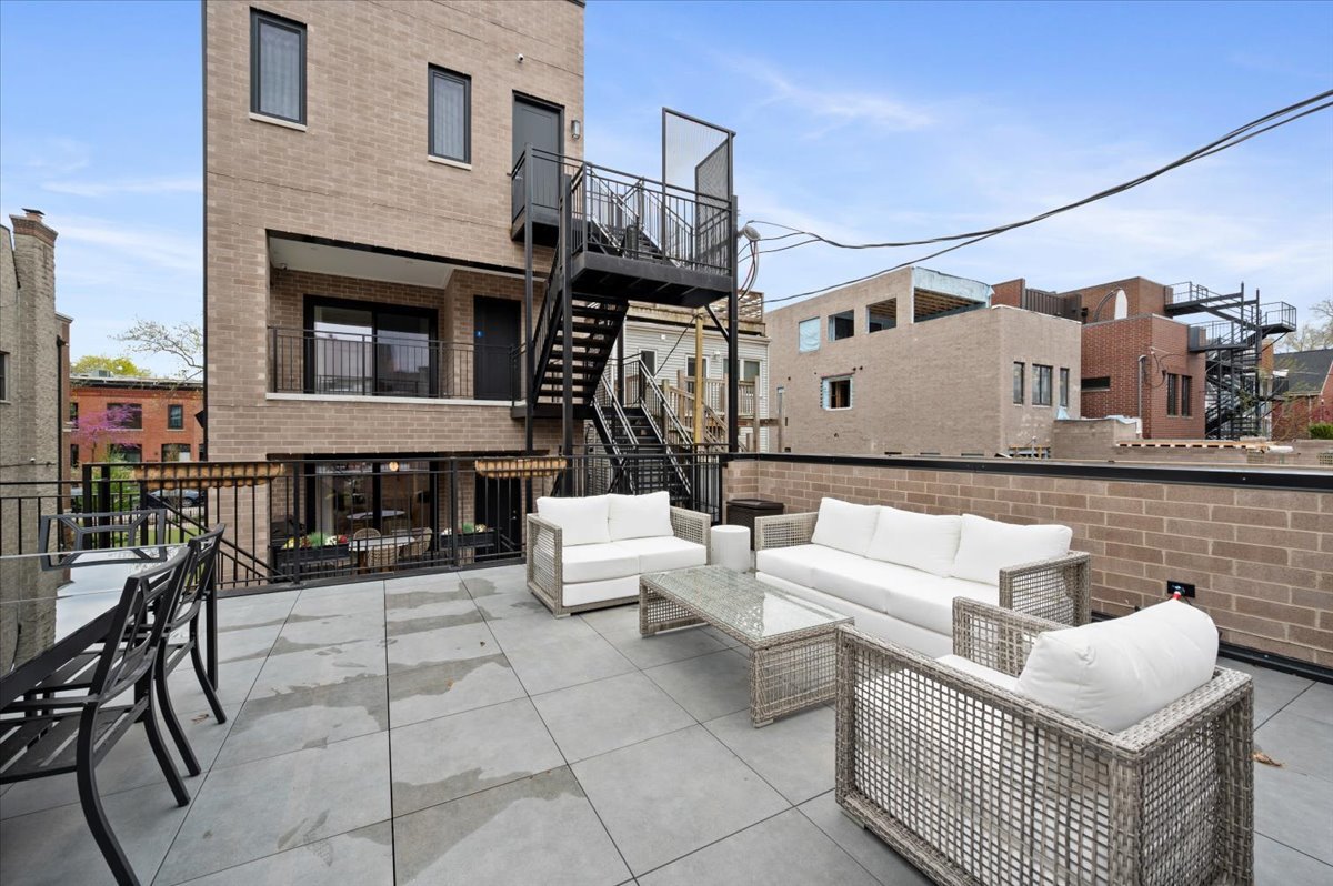 2711 N Dayton Street Unit: 1