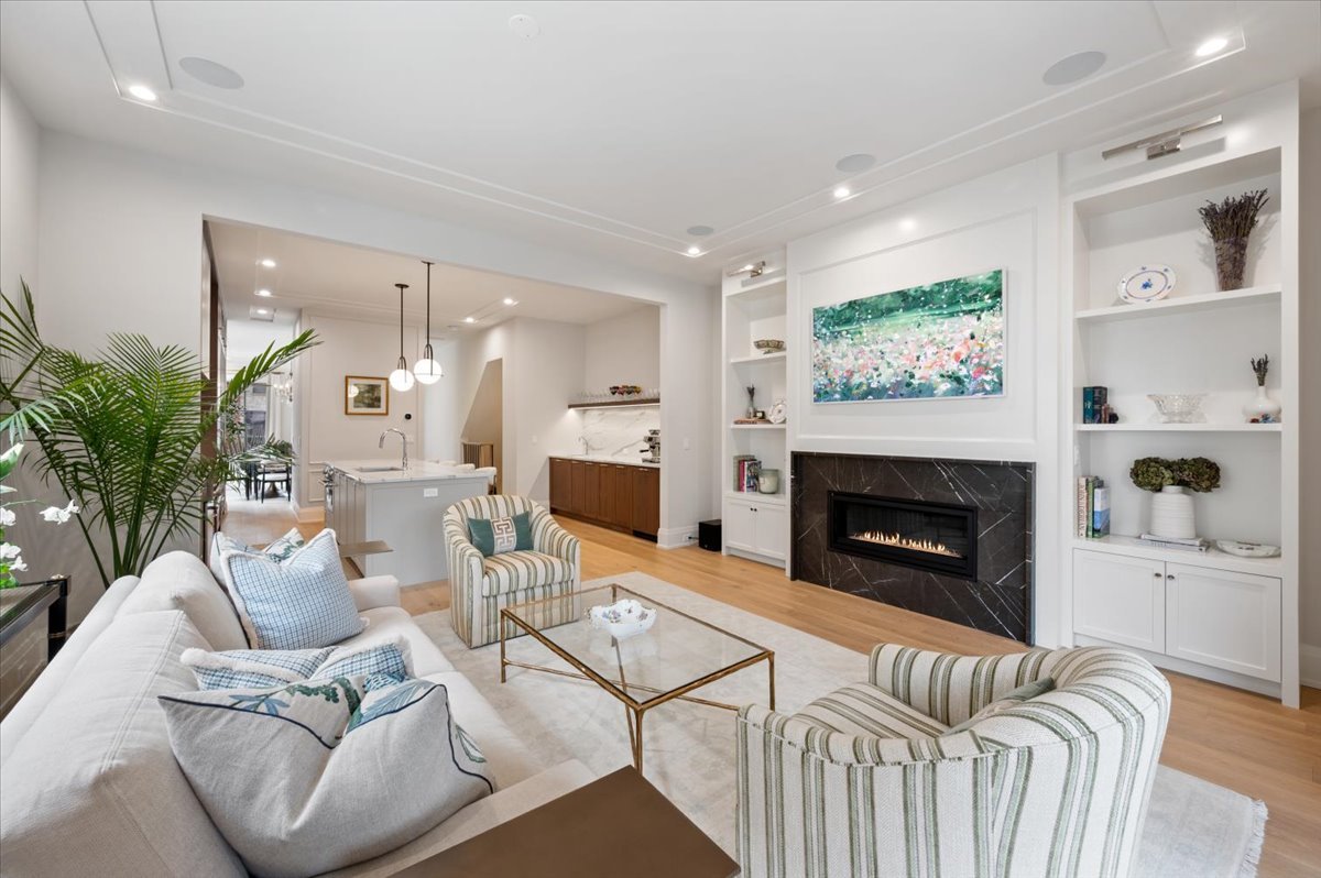 2711 N Dayton Street Unit: 1