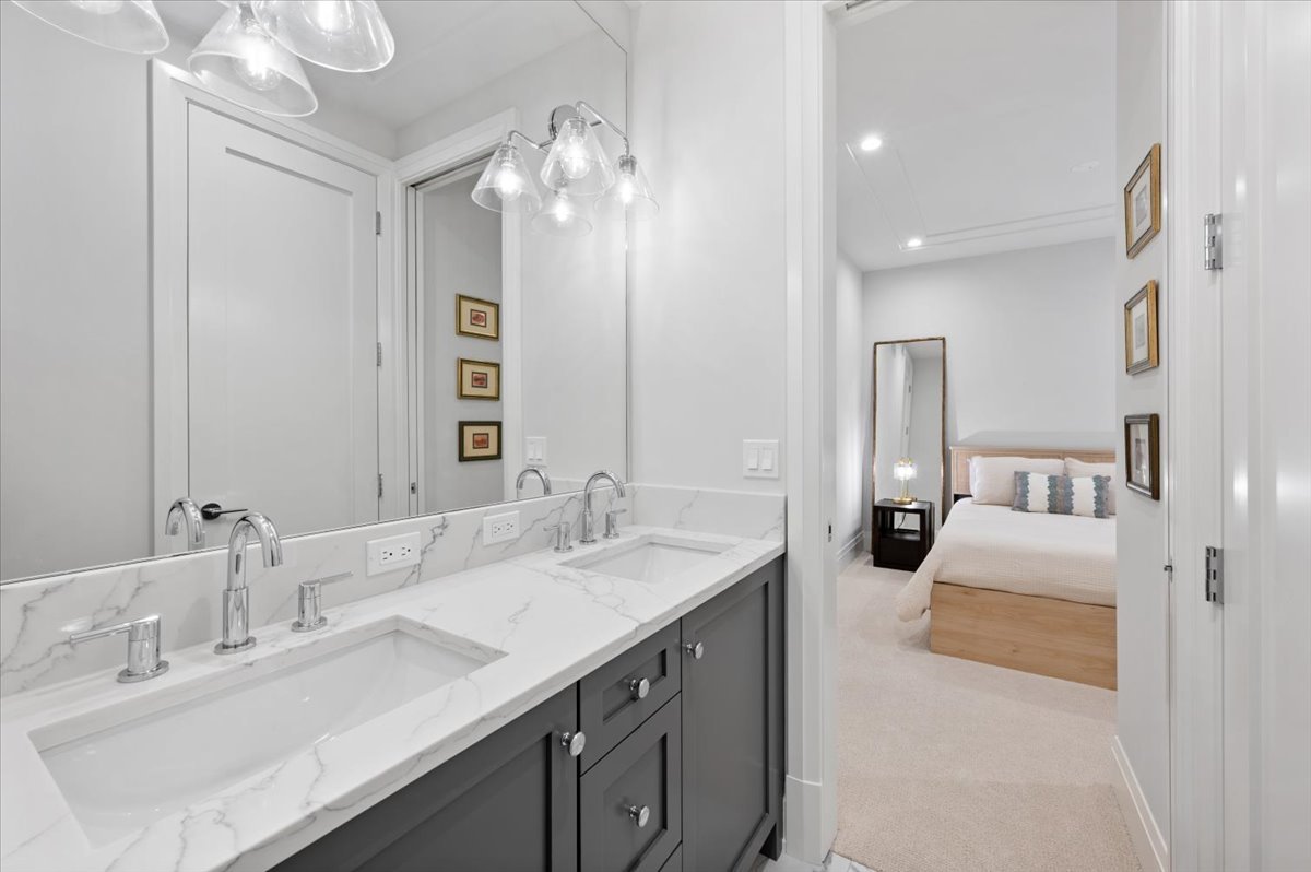 2711 N Dayton Street Unit: 1