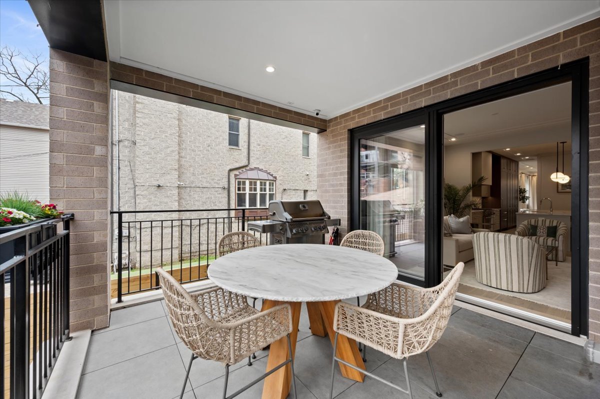 2711 N Dayton Street Unit: 1