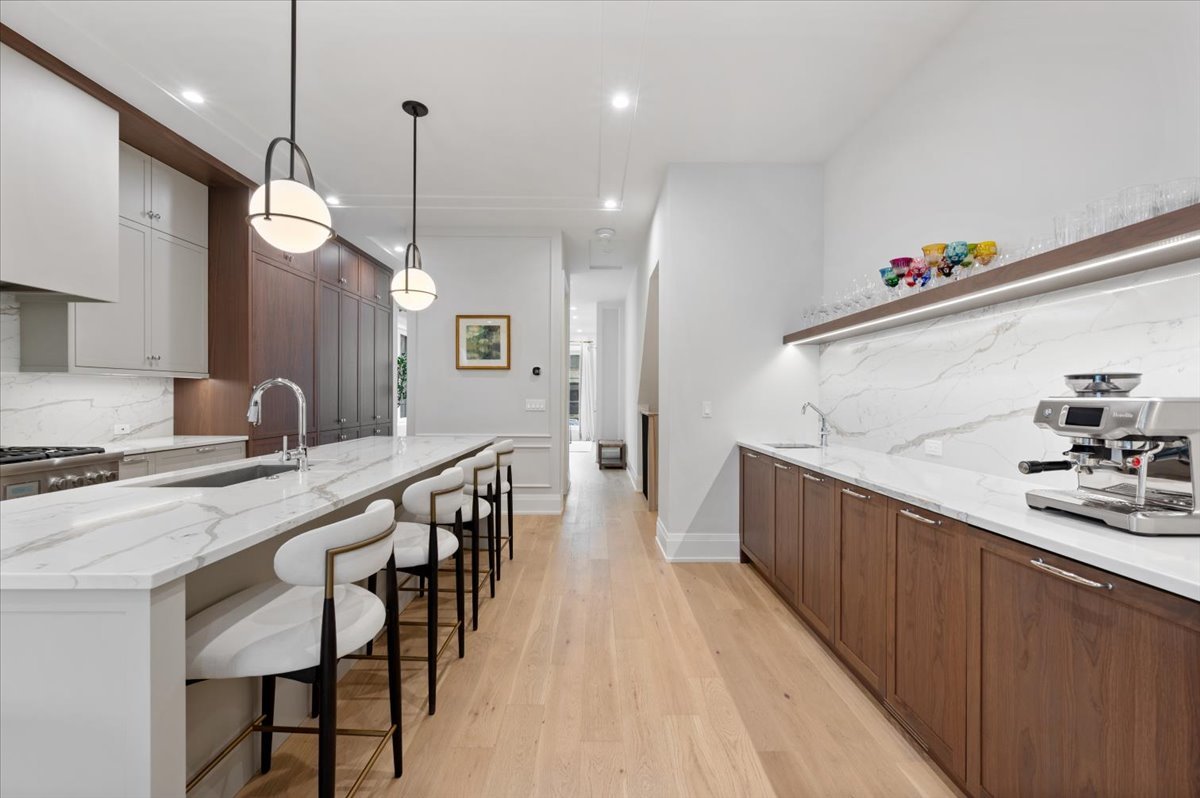 2711 N Dayton Street Unit: 1