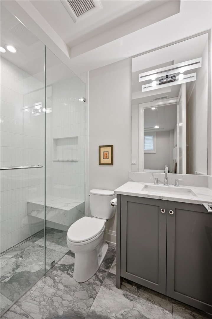 2711 N Dayton Street Unit: 1
