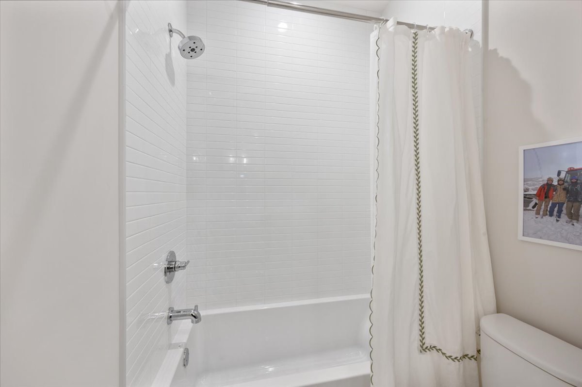 2711 N Dayton Street Unit: 1